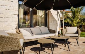 Nice Home In Tar With Private Swimming Pool