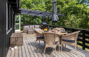 Beautiful Home In Ebeltoft With Sauna