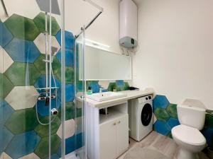 Colorful Condo by the Danube ---FREE PARKING---