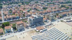 Luxury Seafront Apartment, Parking and Beach by Host Hero