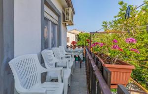 Two Bedroom Cozy Apartment In Liznjan