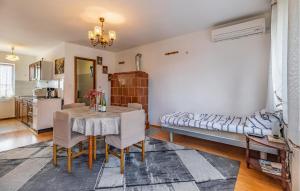 Two Bedroom Cozy Apartment In Liznjan