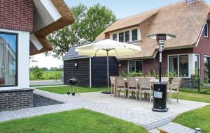 Cozy Home In Idskenhuizen With Sauna