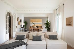 Tanah - 3 bedrooms and balcony in Eixample Dreta