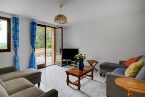Domme Villa 6 beds 8p secluded woodland with pool
