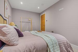 Luxury 2-Bed with Terrace, Parking & Ensuite Leeds