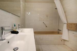 Villas Domme Villa 6 beds 8p secluded woodland with pool : photos des chambres