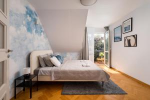 Warm & cosy 2-store 3-BR House with fireplace, living room, garden, terrace, balcony & parking 30 minutes from Warsaw Centre