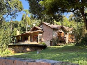 Lindo sítio com piscina, quadra de tênis e lago