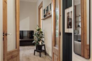 Ada - 2 bedrooms and balcony in Eixample Dreta