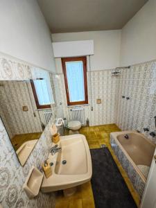 Bellissima villa immersa nelle colline lucchesi