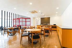 Townhouse Prithvi Resort Near Phoenix Palassio