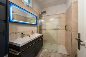 Hébergement et GARAGE au cœur des remparts -sans cuisine