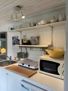 Havsnära sommarhus på Älgö