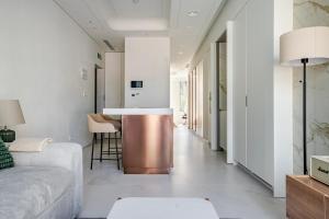 Blueground Cheongdam city view nr Han River SEL-31