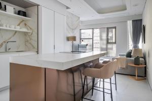 Blueground Cheongdam city view nr Han River SEL-31