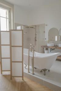 Maisons de vacances Chateau du Bost, 21 personnes, piscine, Beaujolais, Blace proche Lyon : photos des chambres