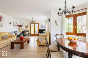 Villa Mimosa by Abahana Villas