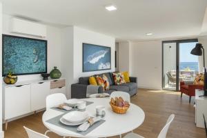 Acqua Residence VIII by An Island Apart