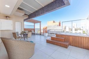 Ampla Cobertura Duplex com Jacuzzi Privativa