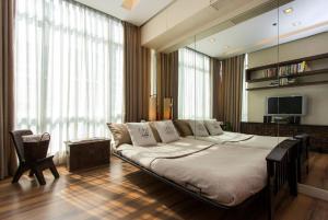 Elegant 2BR Apartment in Upscale Fort BGC Fast Wifi