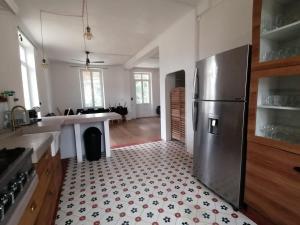 Villas Mas provencal authentique XXL avec grande piscine, terrain de petanque et parc prive : photos des chambres