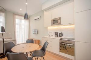 Liiiving in Porto - Sweet Sunlight Apartment