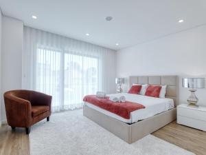 Vita Portucale ! Chic Luxe Villa with Saltwater Pool