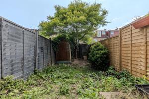 New! Cosy 3-Bed Garden Apartment, 7min to Tube