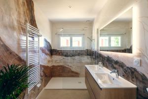 Lélegant, climatisé et rénové - Apparthôtel Chez MV