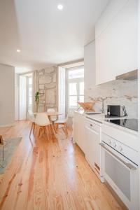 Liiiving in Porto - Aliados Stone Apartment