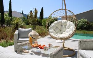 Villas Villa moderne avec jacuzzi, piscine et vue : photos des chambres