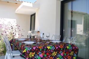 Villas Villa moderne avec jacuzzi, piscine et vue : photos des chambres