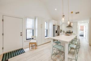 1 Mi to Dtwn Grand Rapids Chic Condo with Balcony!