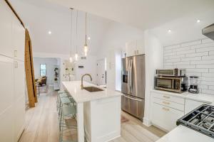 1 Mi to Dtwn Grand Rapids Chic Condo with Balcony!