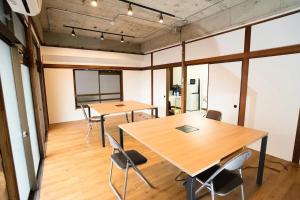 AMs 501 5 min to Ikebukuro 13 min to Shinjuku Station 19 min to Shibuya Station