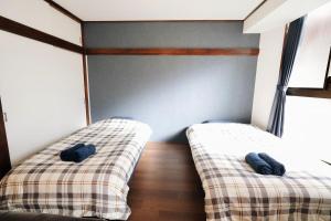 AMs 501 5 min to Ikebukuro 13 min to Shinjuku Station 19 min to Shibuya Station