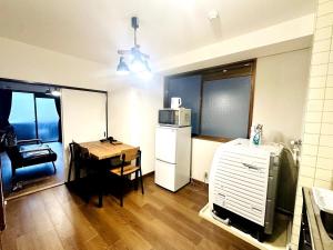 AMs 501 5 min to Ikebukuro 13 min to Shinjuku Station 19 min to Shibuya Station