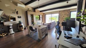 Maisons de vacances Maison au coeur d'un village, vue sur les montagnes : photos des chambres