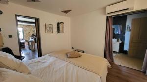 Maisons de vacances Maison au coeur d'un village, vue sur les montagnes : photos des chambres