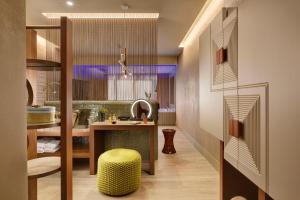 Junior Suite with Hydromassage Shower room in Milan Suite Hotel