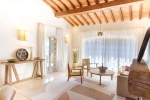 Lovely luxury villa with garden and private pool