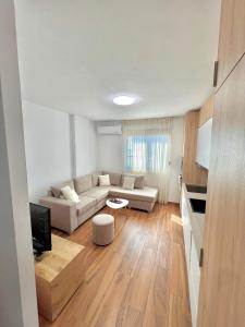 Azulejo apartment by Adriatic Living