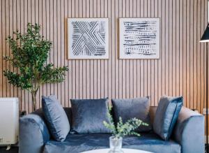 Modern Apartment Sleeps 4 & Free Parking