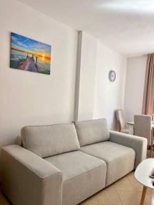 Minimal Mare apartment by Adriatic Living