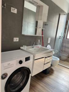 Minimal Mare apartment by Adriatic Living