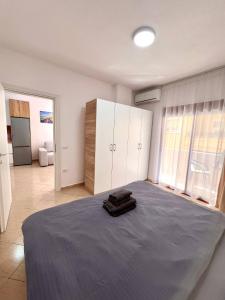 Minimal Mare apartment by Adriatic Living