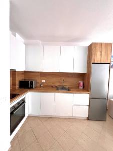 Minimal Mare apartment by Adriatic Living