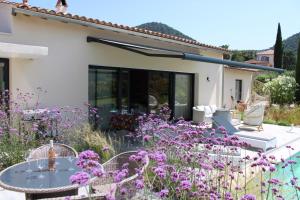 Villas Villa moderne avec jacuzzi, piscine et vue : photos des chambres