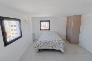 Check and Home - Lamadrid - 4 Huéspedes a Estrenar con Amplia Terraza y Pileta